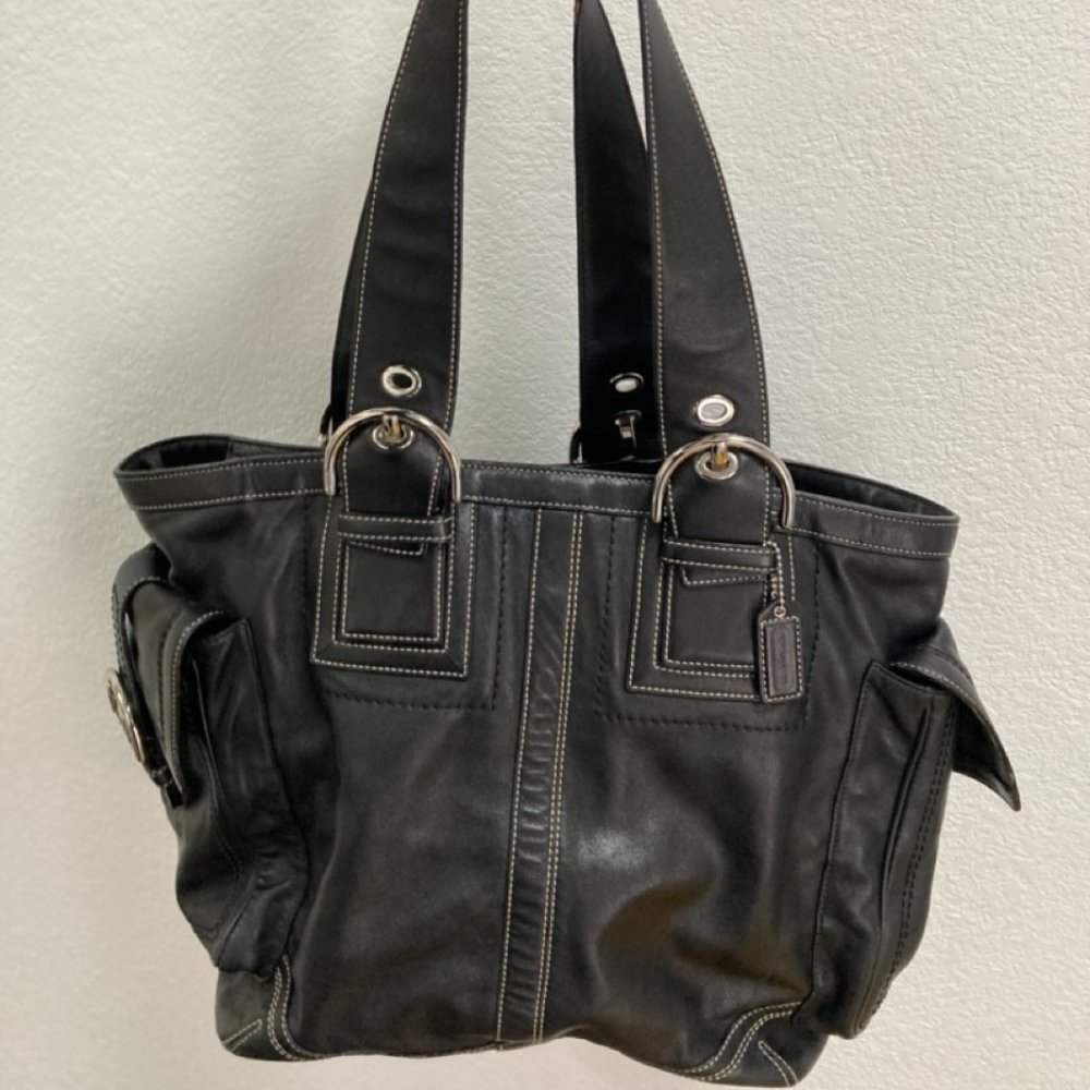 Coach large black leather Soho tote purse with side pockets (C063-10038)